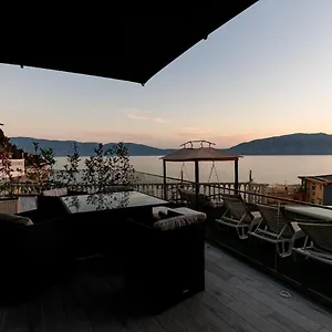 Villa Hakuna Matata &, Vlorë
